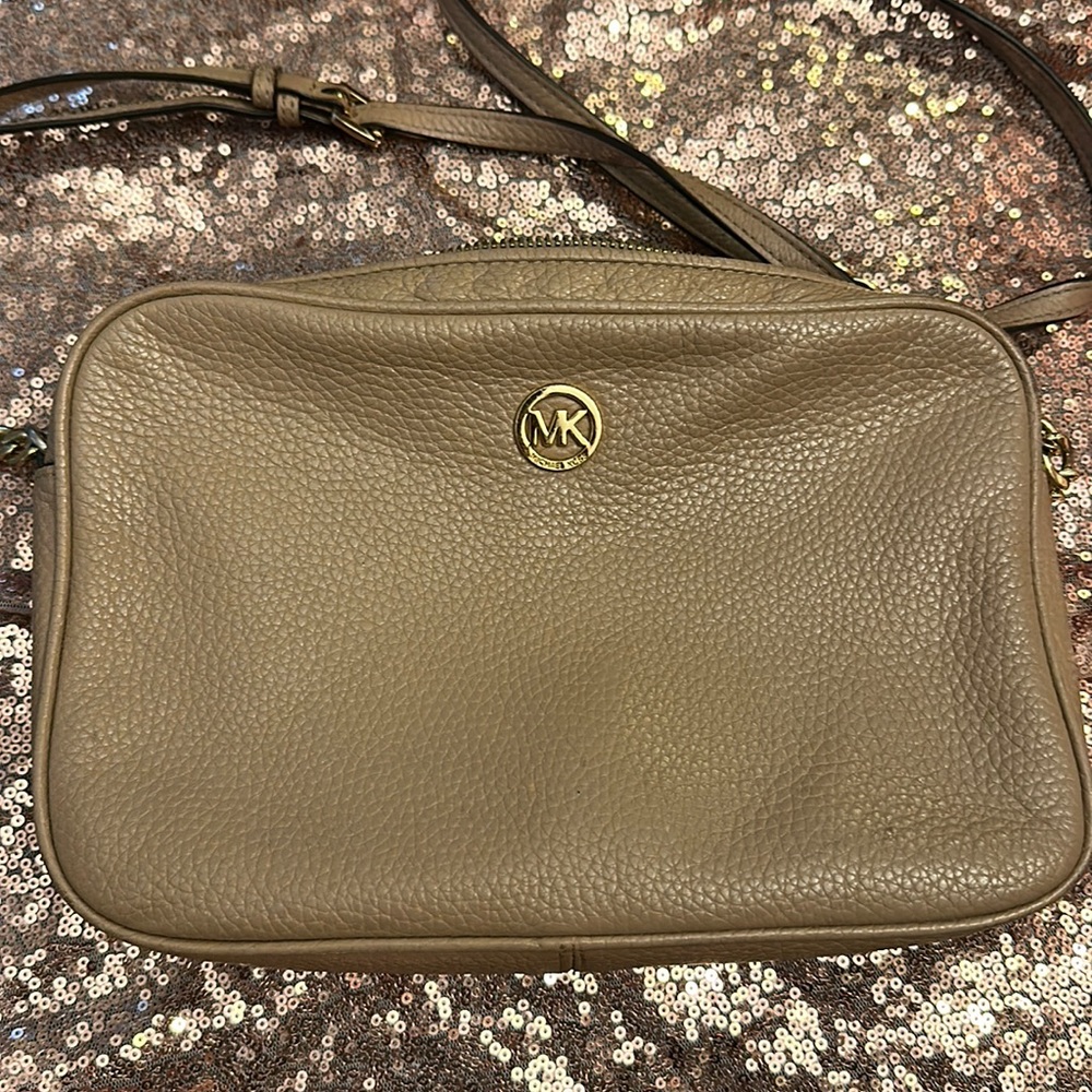 MK Michael Kors tan leather jet set crossbody gold detail PRE-OWNED